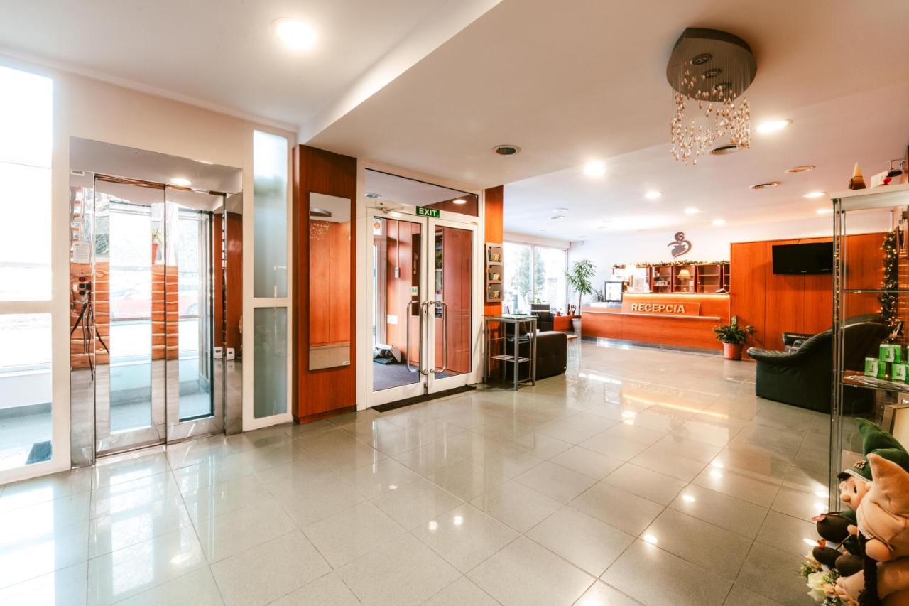 Hotel Adria Nova Dubnica Exterior photo