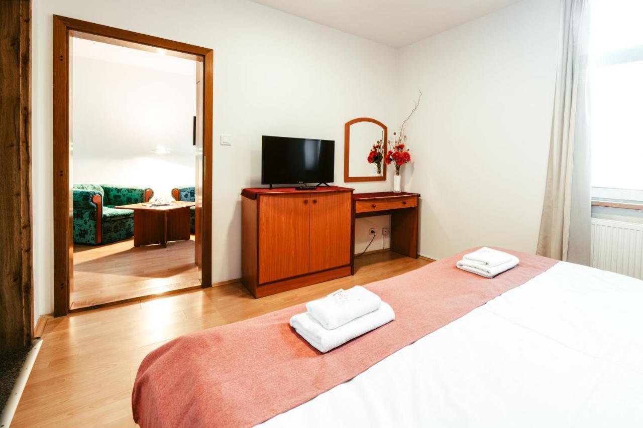 Hotel Adria Nova Dubnica Exterior photo