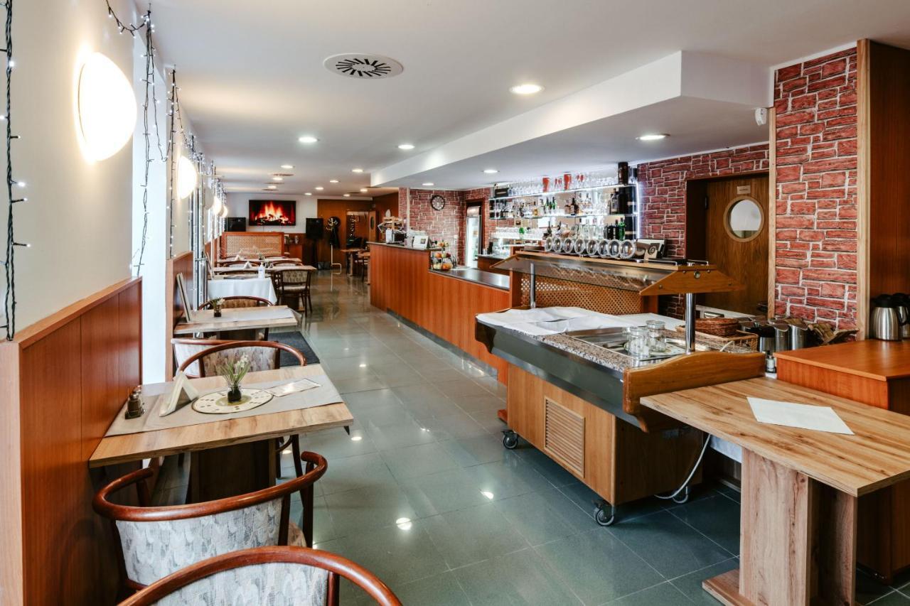 Hotel Adria Nova Dubnica Exterior photo